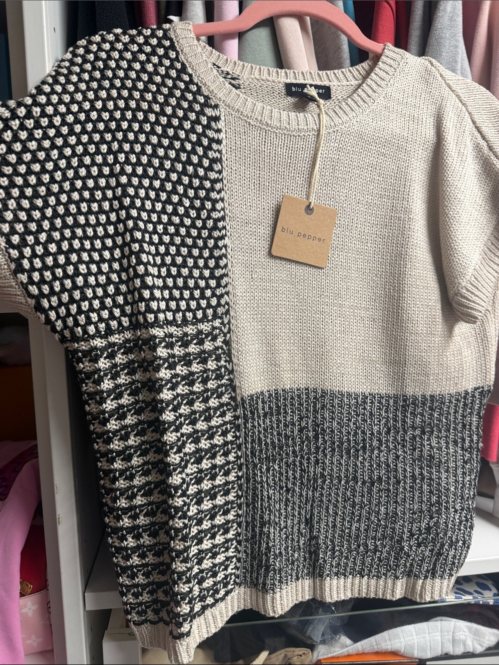 Blu Pepper Short-Sleeve Two-Tone Knit Sweater in Cream and Black